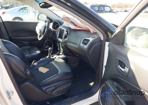 2018 Jeep Compass Latitude 4X4 из США, поврежденный, VIN 3C4NJDBB9JT436746